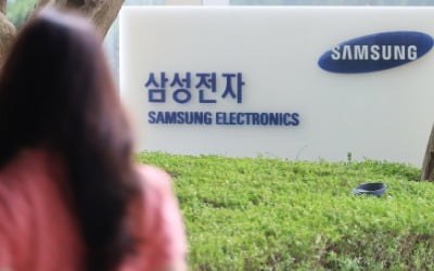 [속보] 삼성전자, 테슬라 대규모 수주에 '7만전자' 찍었다