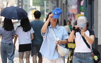 최고 체감온도 33도 안팎…무더위 속 곳곳 소나기