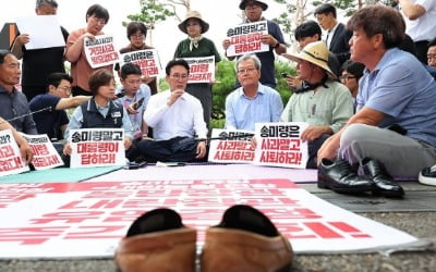 임명장 받고서 농민에 달려간 金총리…'송미령 반대' 경청·설득
