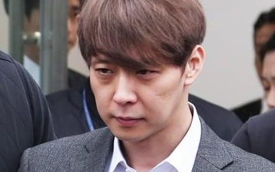 "4억8000만원 달라"…박유천 상대 전 기획사 대표 소송 '각하'