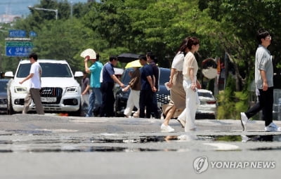 '소서' 무더위 속 내륙 곳곳 소나기…낮 최고 37도