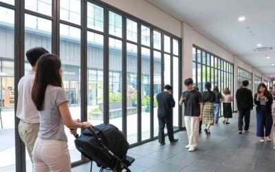 현대아울렛 "폴딩도어·냉방 강화 효과 커…고객·매출 쑥"