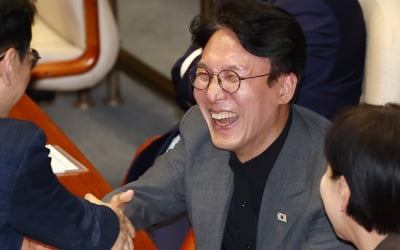 진중권 "배추 팔아 月 450만원 배당? 지나가던 개도 웃을 일"