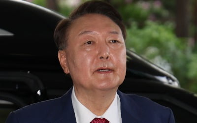 尹, 오전 9시 1분 서울고검 도착…내란 특검 조사 출석