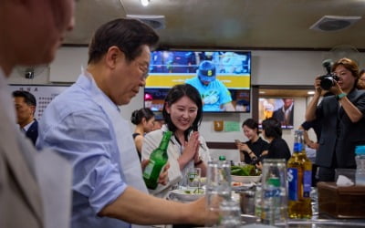 '삼겹살 외식' 이재명 대통령 "골목이 살아야 경제가 산다"