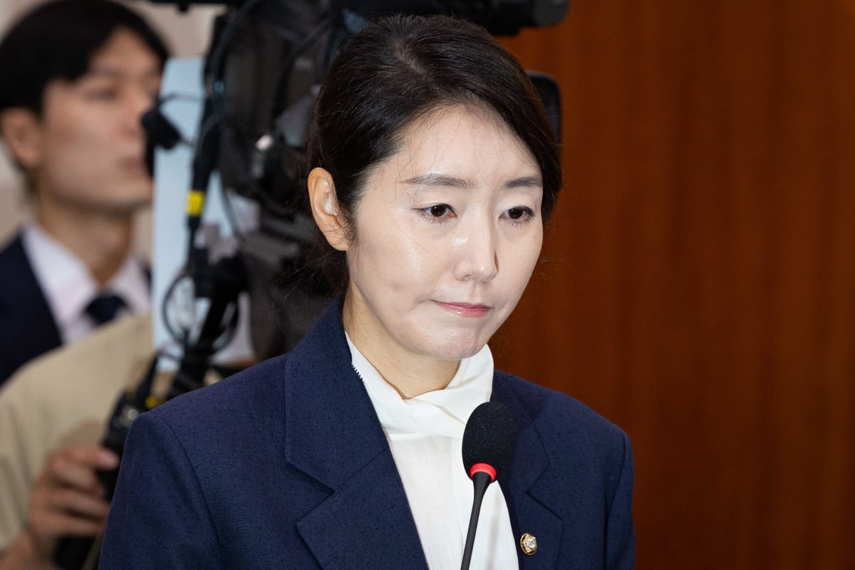 강선우 여성가족부 장관 후보자가 14일 서울 여의도 국회에서 열린 인사청문회에 출석해 모두 발언을 하고 있다. / 사진=뉴스1