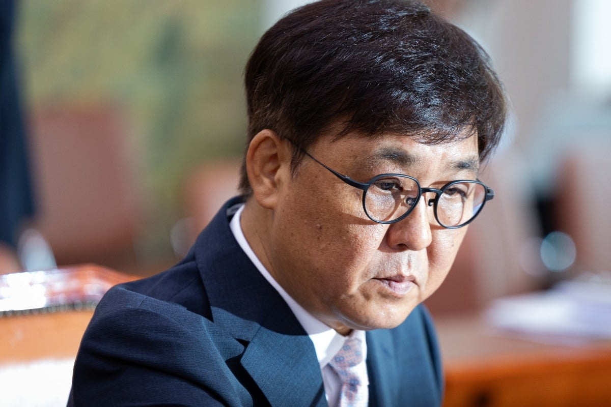 최휘영 문화체육관광부 장관 후보자가 29일 서울 여의도 국회 문화체육관광위원회에서 열린 인사청문회에 출석해 청문회를 준비하고 있다. 사진=뉴스1