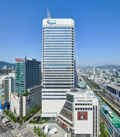 '동대문 랜드마크' 두산타워 매각 원점으로…자금조달 발목