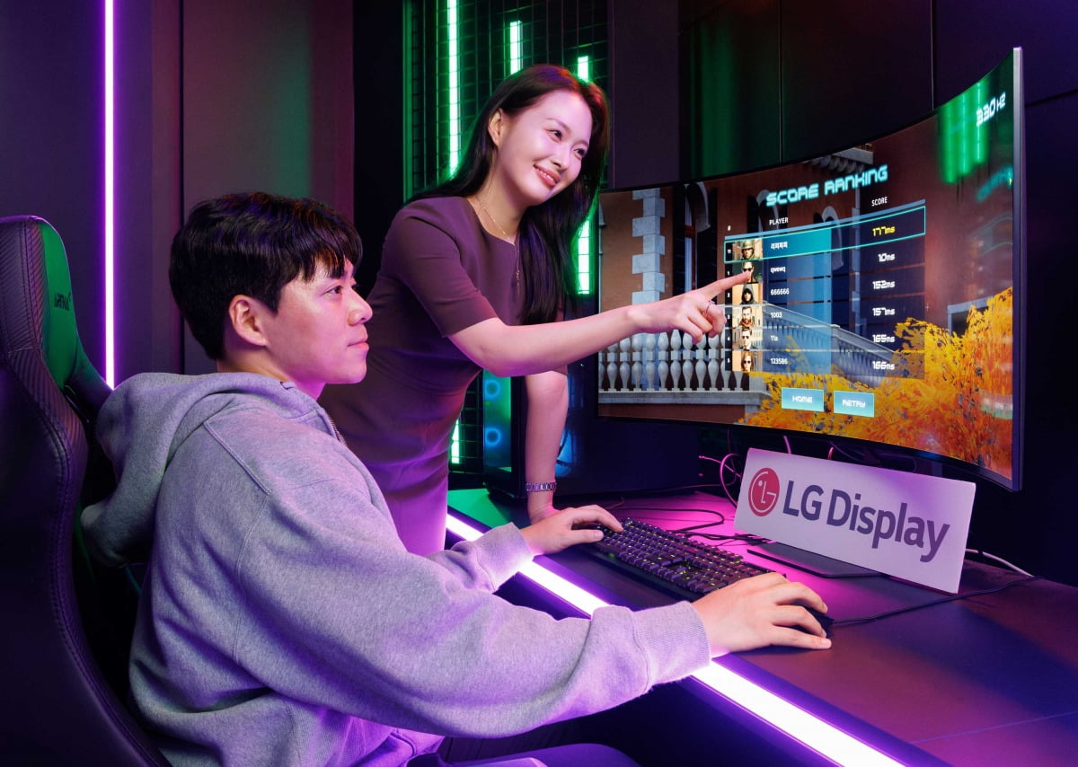 K-디스플레이 2025: LG OLED 게이밍 모니터 체험존, 압도적인 해상도로 관람객 사로잡아! 삼성 디스플레이 혁신 기술 총망라