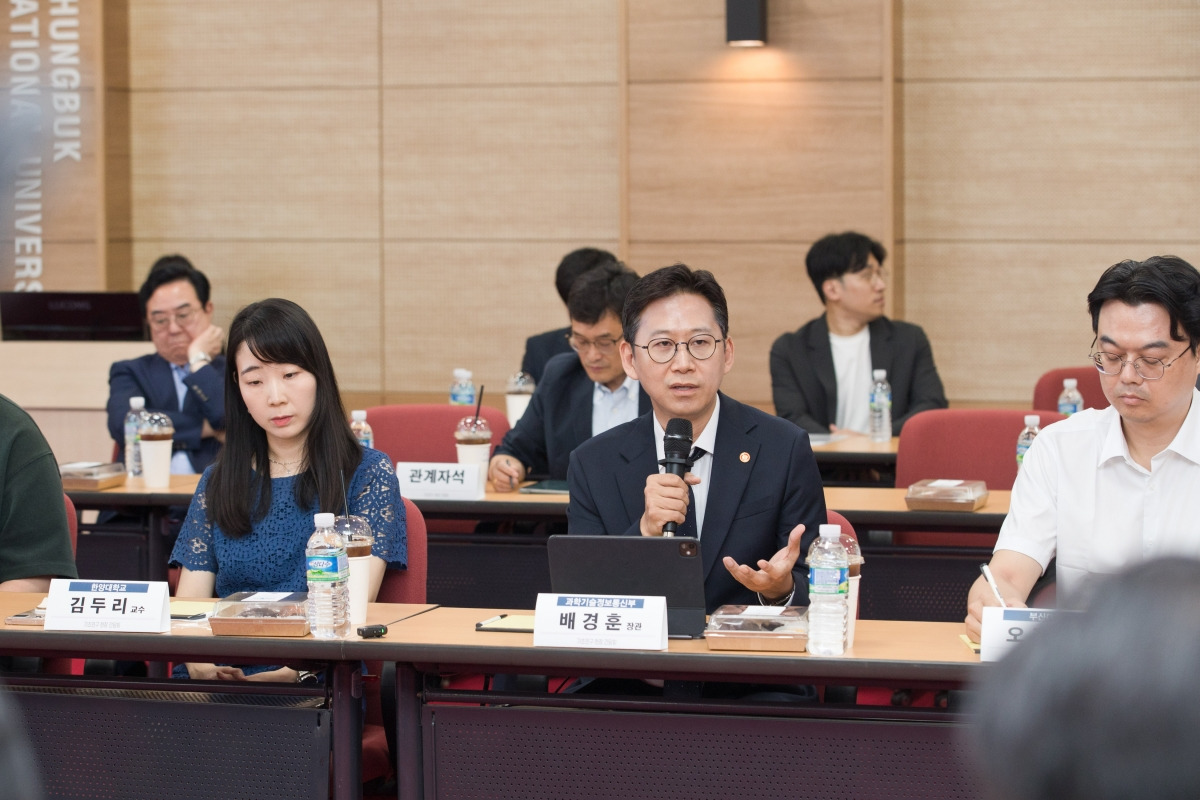배경훈 과학기술정보통신부 장관이 7일 충북대에서 열린 간담회에서 인삿말을 하고 있다. 과기정통부 제공