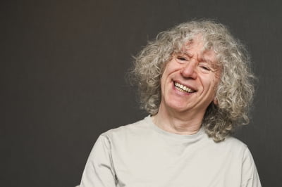 '동시대 최고 첼리스트' 스티븐 이설리스 "첼로는 수단, 음악은 영혼"