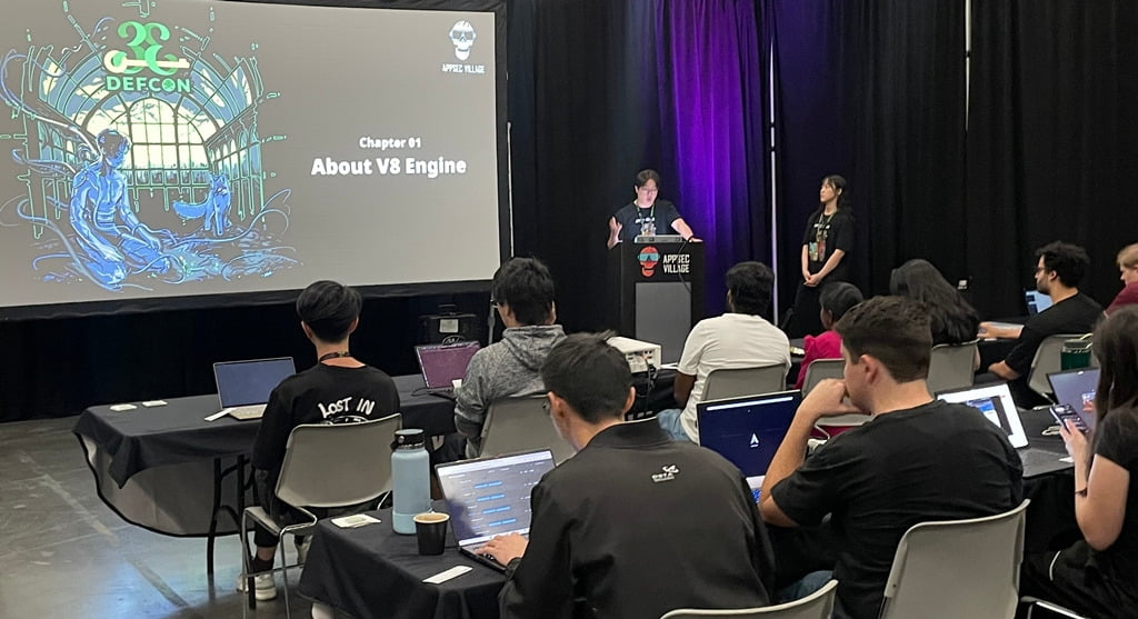 SK쉴더스가 최근 미국 라스베거스에서 열린 글로벌 최대 해커 컨퍼런스 ‘데프콘(DEF CON) 33’에서 진행한 워크숍 현장 모습.  /SK쉴더스 제공