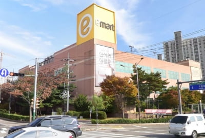 [단독] 마스턴, 이마트 13개 점포 '통매각' 한다…자문사 선정 착수