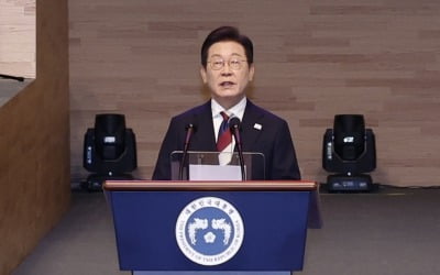 李대통령 "日, 경제 발전에 떼놓을 수 없는 동반자"