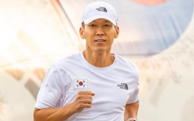 가수 션, 81.5㎞ 완주하고 다리 풀렸다…23억 기부