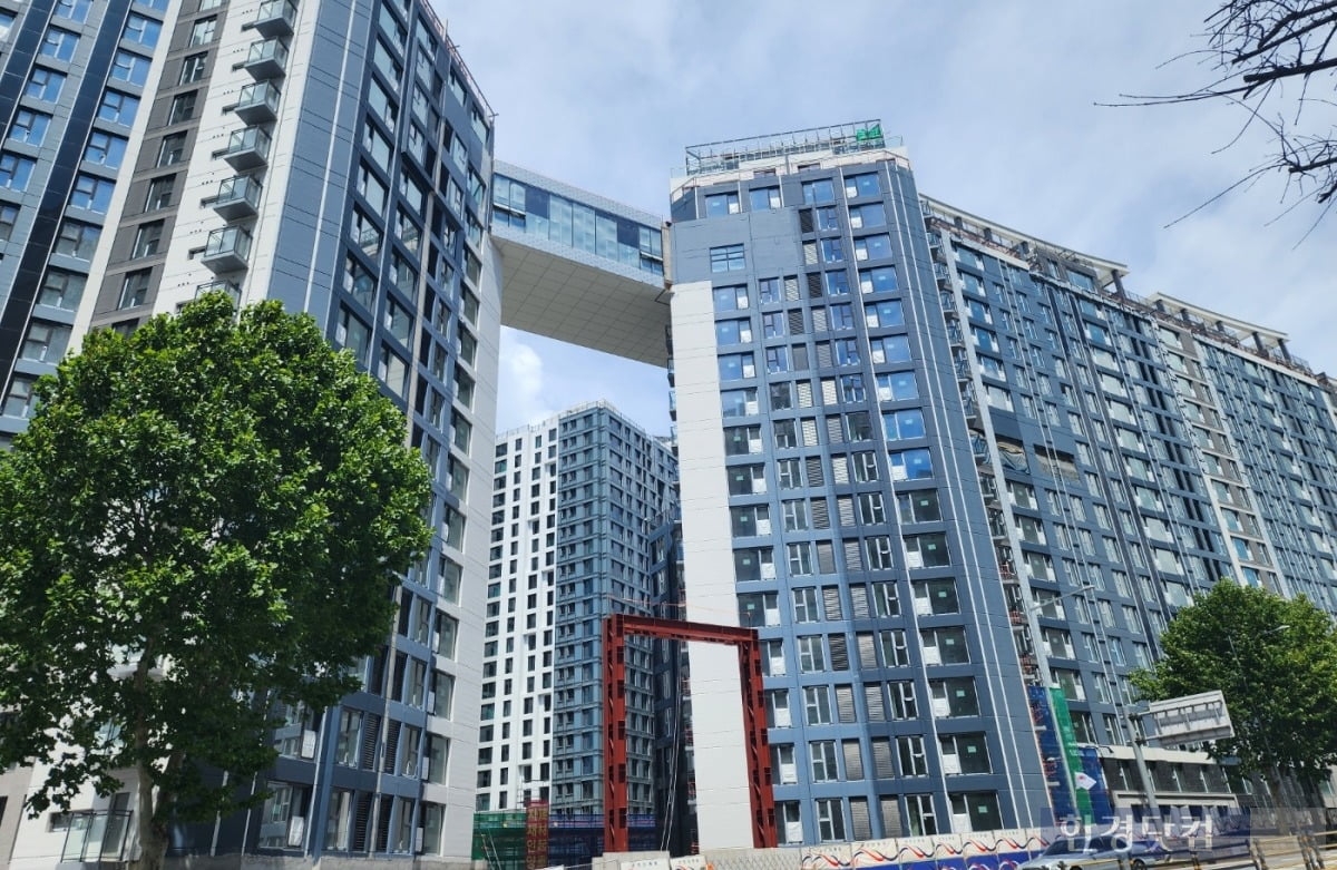 공정률 90%에서 공사를 멈춘 서울 서초구 잠원동 '오티에르반포' 현장. 사진=오세성 한경닷컴 기자