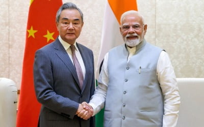 美 압박 틈타 맞손 잡은 중국·인도…5년 만에 국경 무역 재개 합의