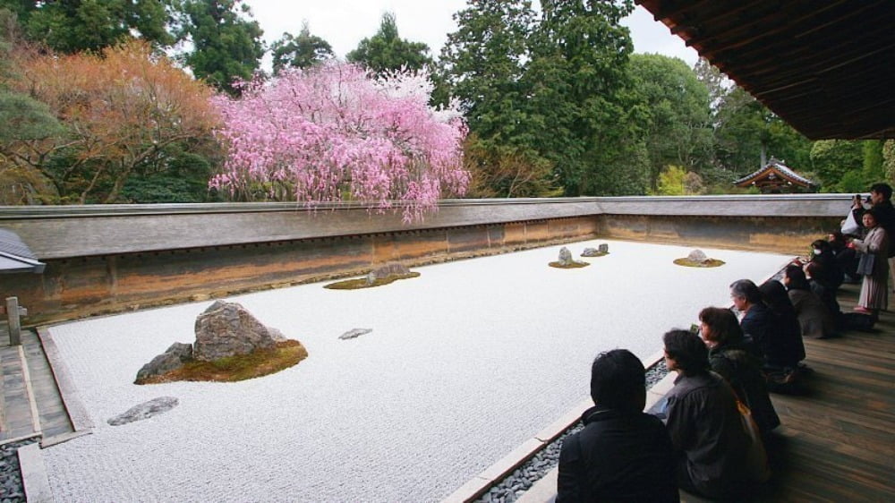 료안지의 유명한 석정 / 사진출처. © japan-guide.com