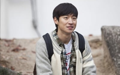 '건축학개론' 주인공 울린 그 티셔츠…29년 만에 '상폐' 이유