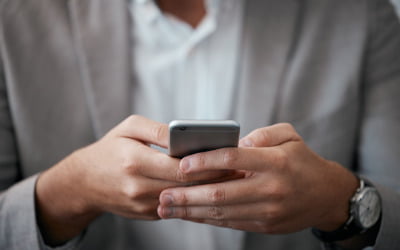 동료 음식에 침뱉고 세제 넣은 국회 공무원…"해고 정당"