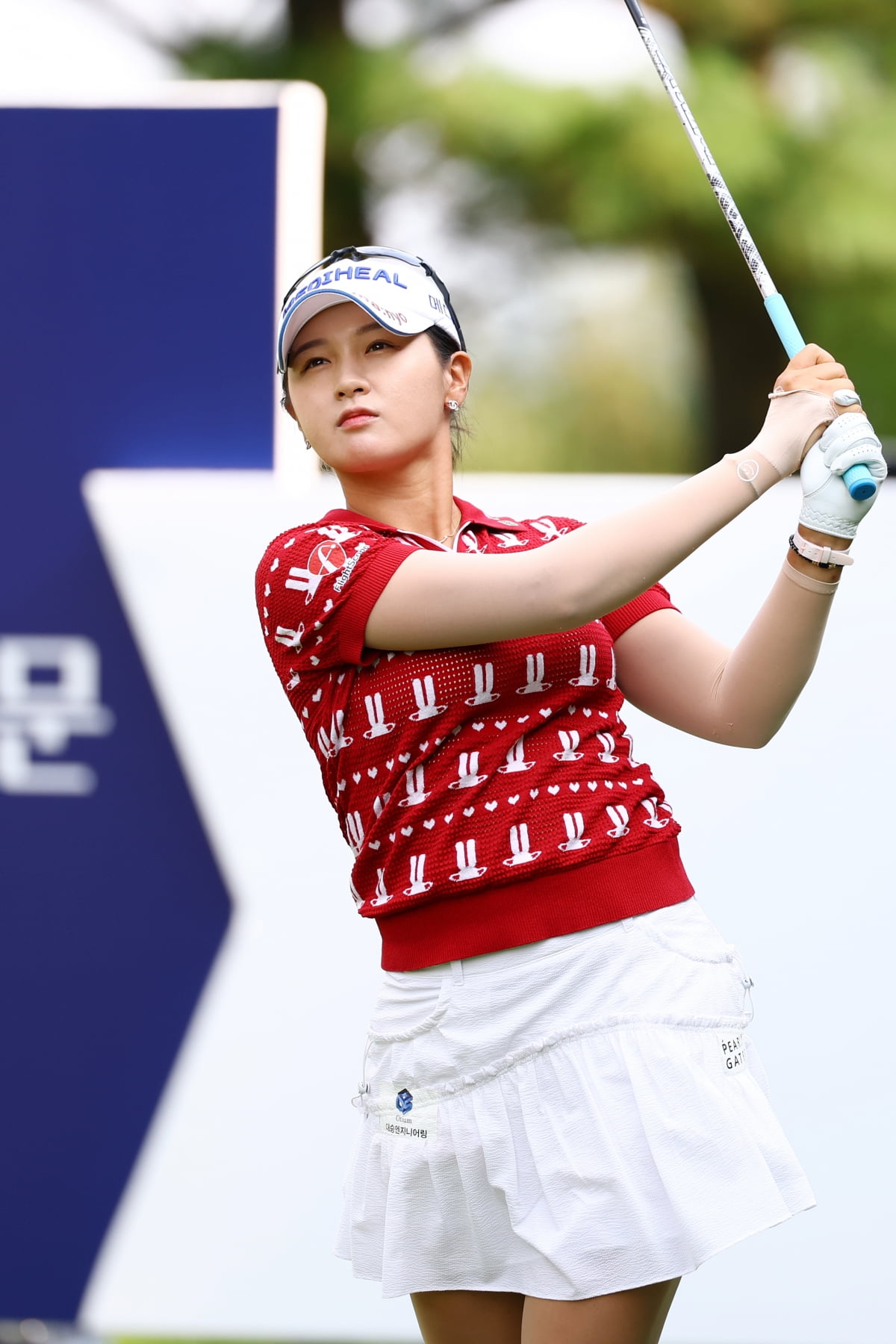 한국여자프로골프(KLPGA)투어 ‘BC카드·한경 레이디스컵 2025’ 3라운드 경기가 23일 경기도 포천시 포천힐스CC에서 열렸다. 대회에 출전한 박현경이 1번 홀에서 티샷하고 있다. / 변성현 한경닷컴 기자 byun84@hankyung.com
