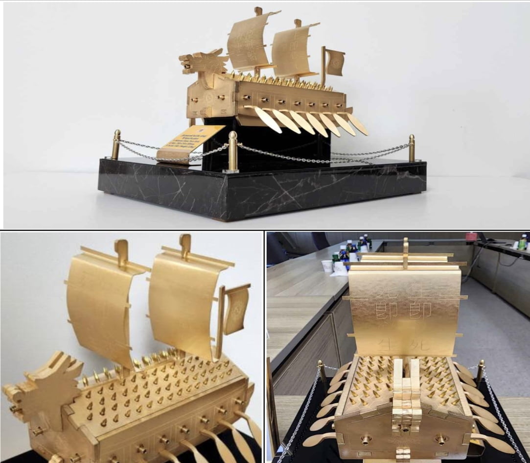 대통령실이 25일(현지시간) 공개한 한미 정상회담을 위해 이재명 대통령이 준비한 '금속 거북선' 선물 /사진=연합뉴스