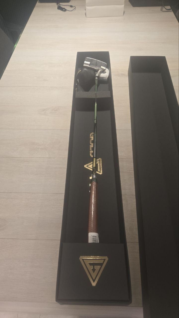 대통령실이 25일(현지시간) 공개한 한미 정상회담을 위해 이재명 대통령이 준비한 '수제 맞춤형 퍼터' 선물. /사진=연합뉴스