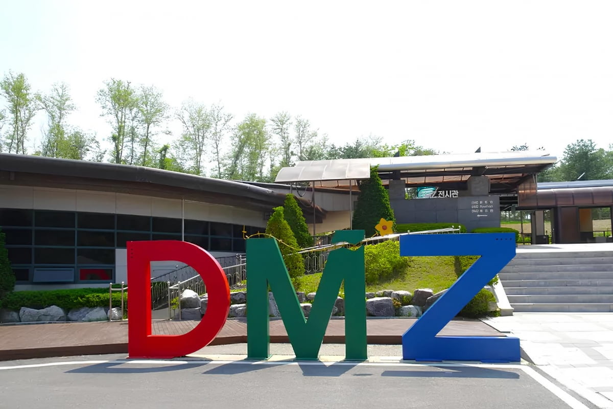 DMZ 전시관 앞. 사진=크리에이트립