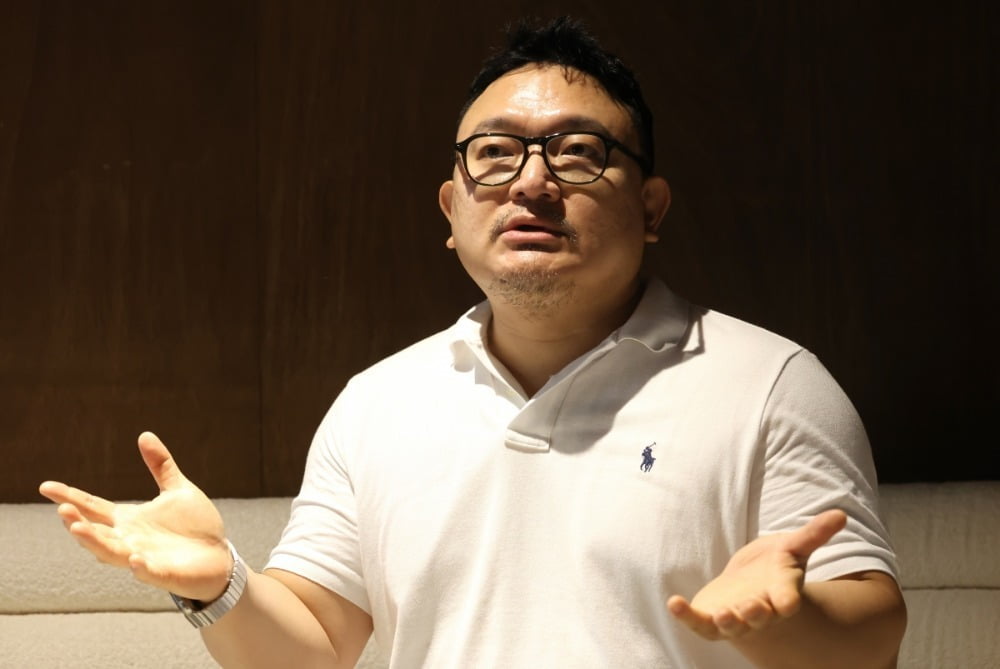이해영 감독이 19일 서울 성북동에 위치한 한 카페에서 한국경제신문과 인터뷰를 가지고 있다. / 사진. 문경덕 기자