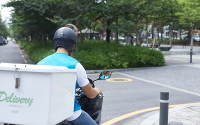 "배달 완료" 인증샷 찍더니 음료 '절도'…배달기사 행방은?