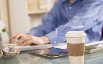 "야근하는데 4시 이후 커피 금지?"…회사 공지에 '부글부글'