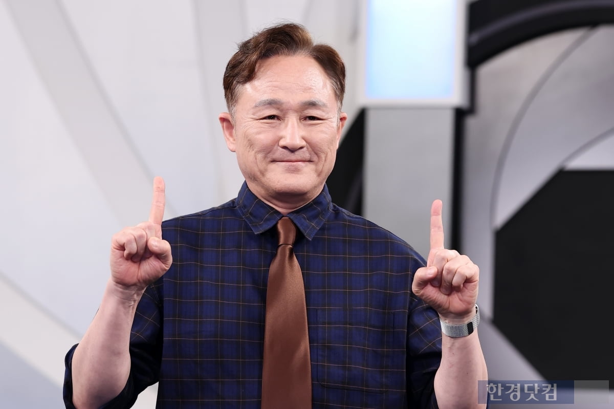 [포토] 표창원, '멋진 모습에 눈길~'