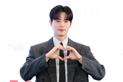 [포토] 이채민, '팬들 마음 사로잡는 훈훈한 모습'