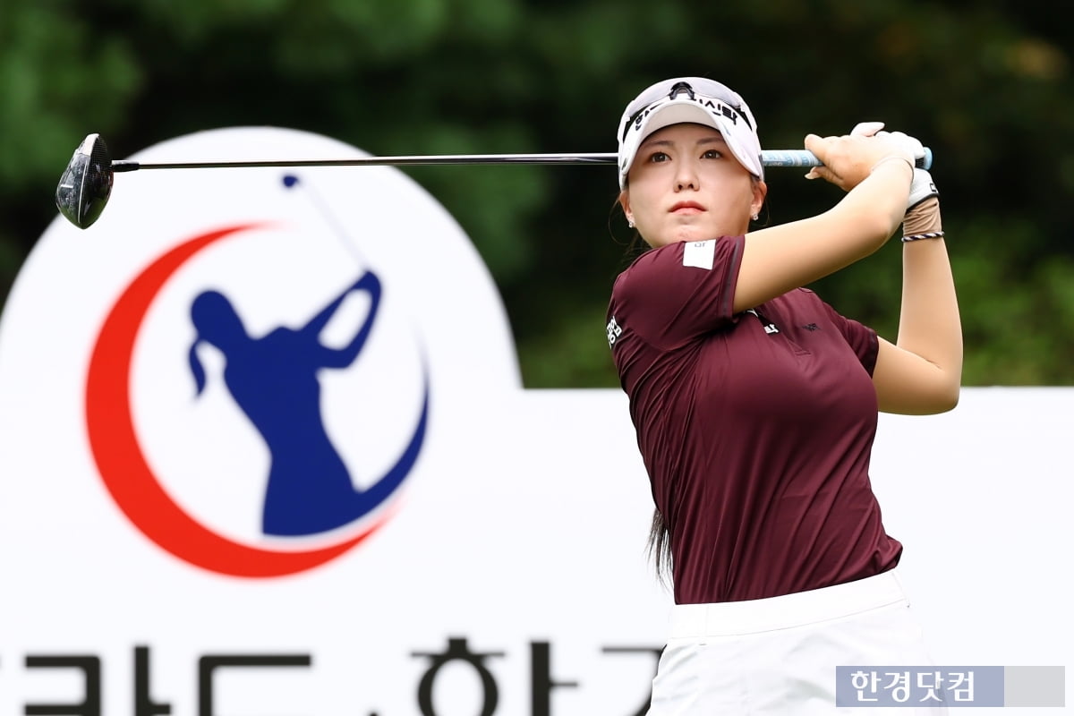 [포토] 조아연, '눈길 사로잡는 우아한 티샷' (BC카드·한경 레이디스컵 2025)