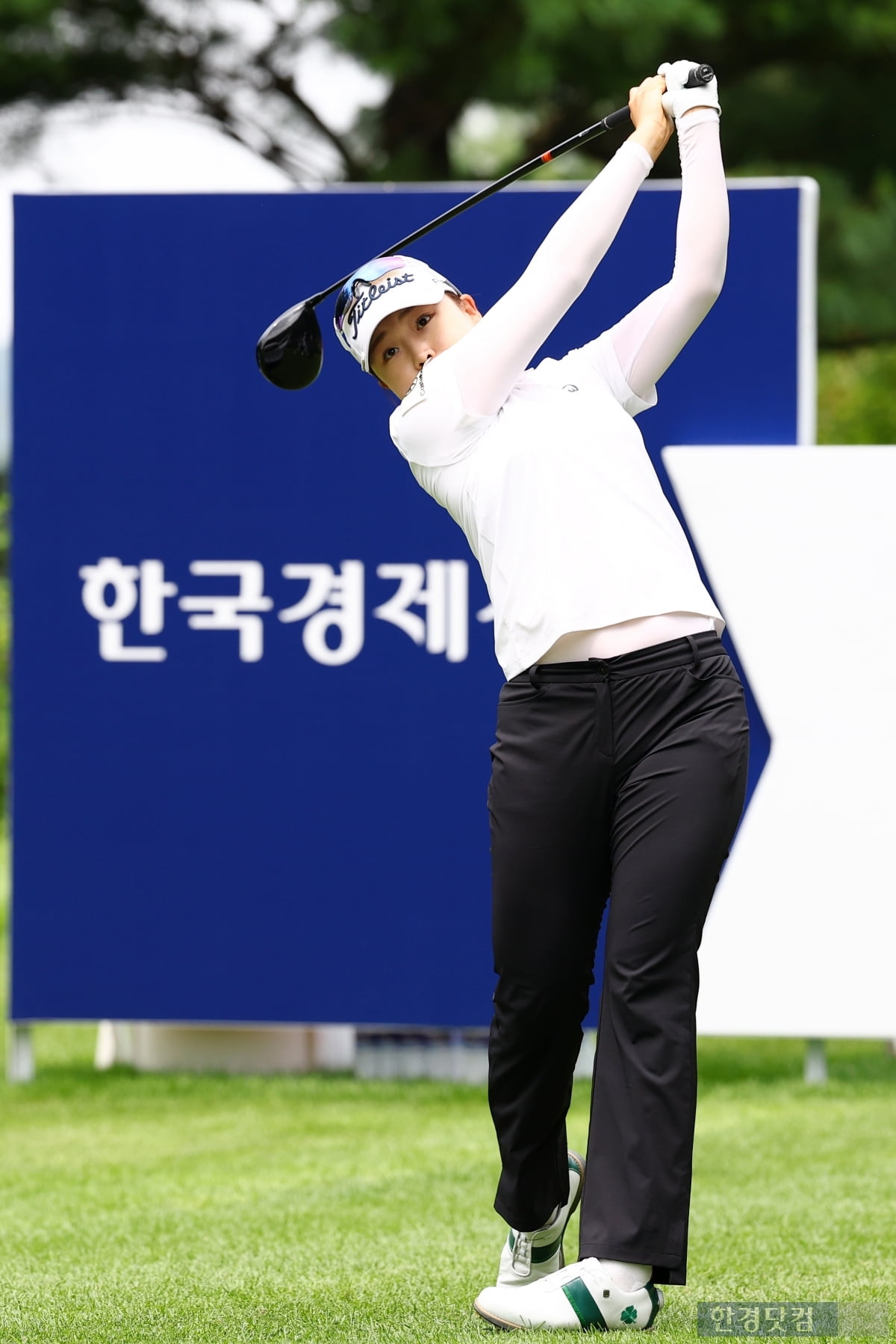 [포토] 구래현, '리더보드 위로 올라가자' (BC카드·한경 레이디스컵 2025)