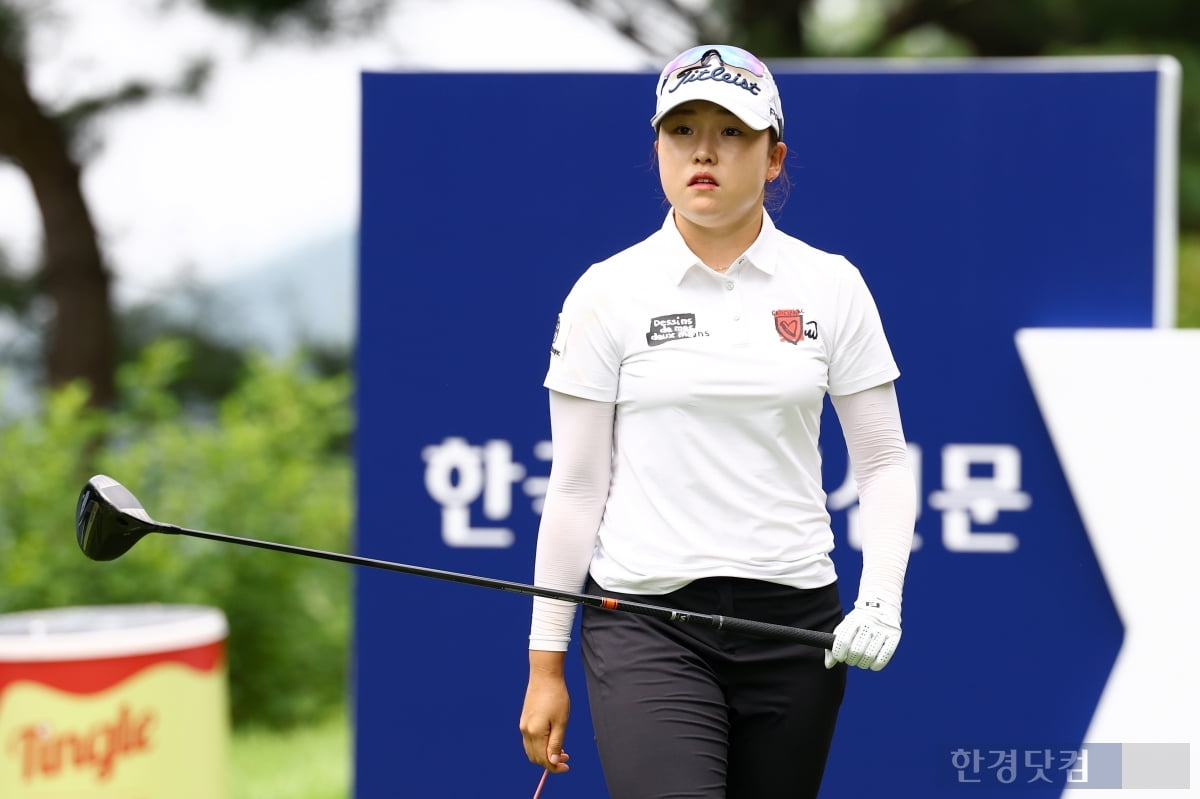 [포토] 구래현, '리더보드 위로 올라가자' (BC카드·한경 레이디스컵 2025)