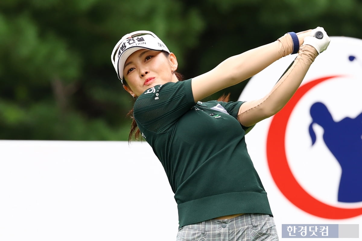 [포토] 현세린, '신중한 눈빛으로 티샷' (BC카드·한경 레이디스컵 2025)