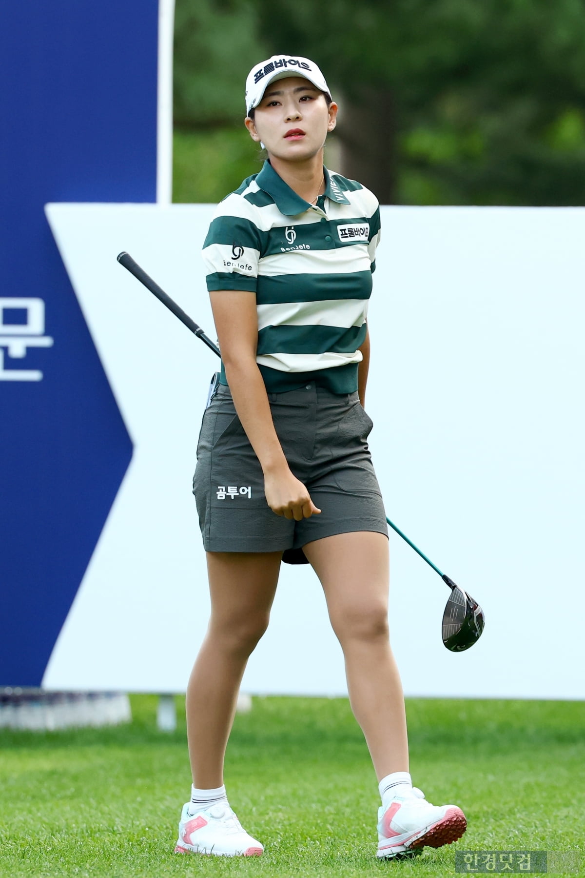 [포토] 이지현3, '한 손 놓으며 티샷' (BC카드·한경 레이디스컵 2025)