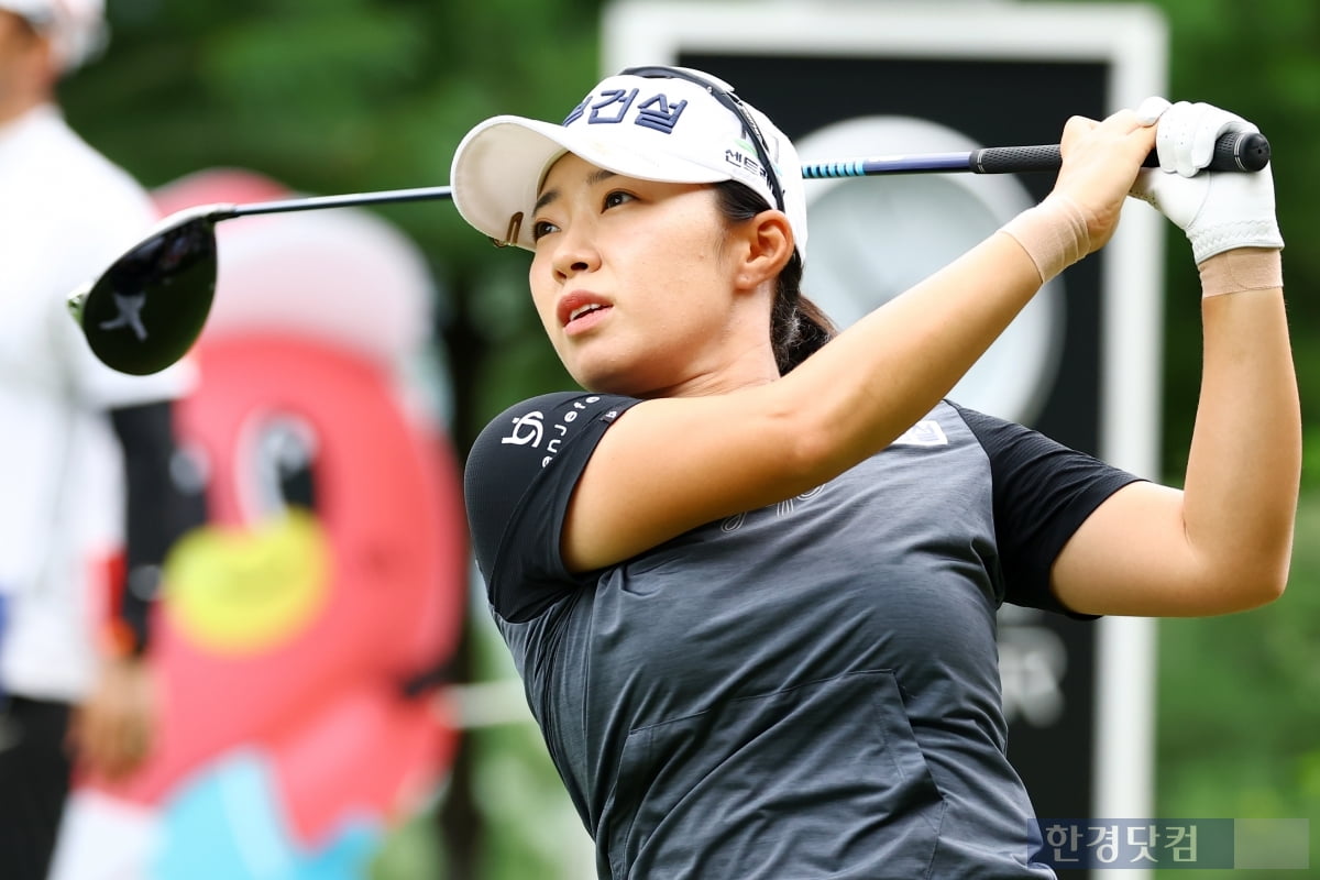 [포토] 김수지, '페어웨이는 지켜야 해' (BC카드·한경 레이디스컵 2025)