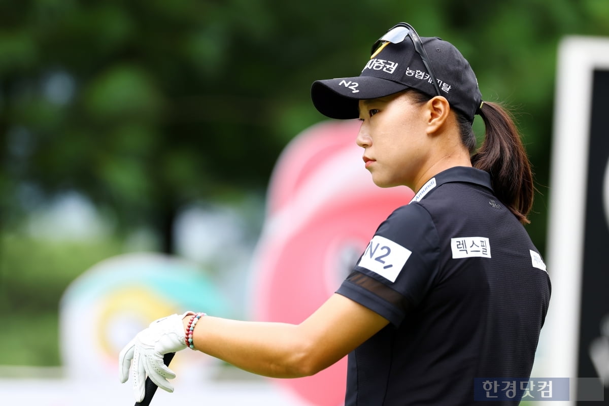 [포토] 정윤지, '날카로운 눈빛' (BC카드·한경 레이디스컵 2025)