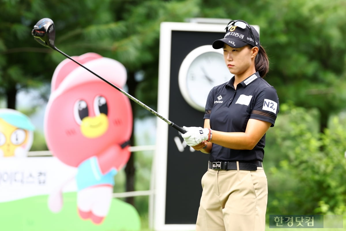 [포토] 정윤지, '날카로운 눈빛' (BC카드·한경 레이디스컵 2025)