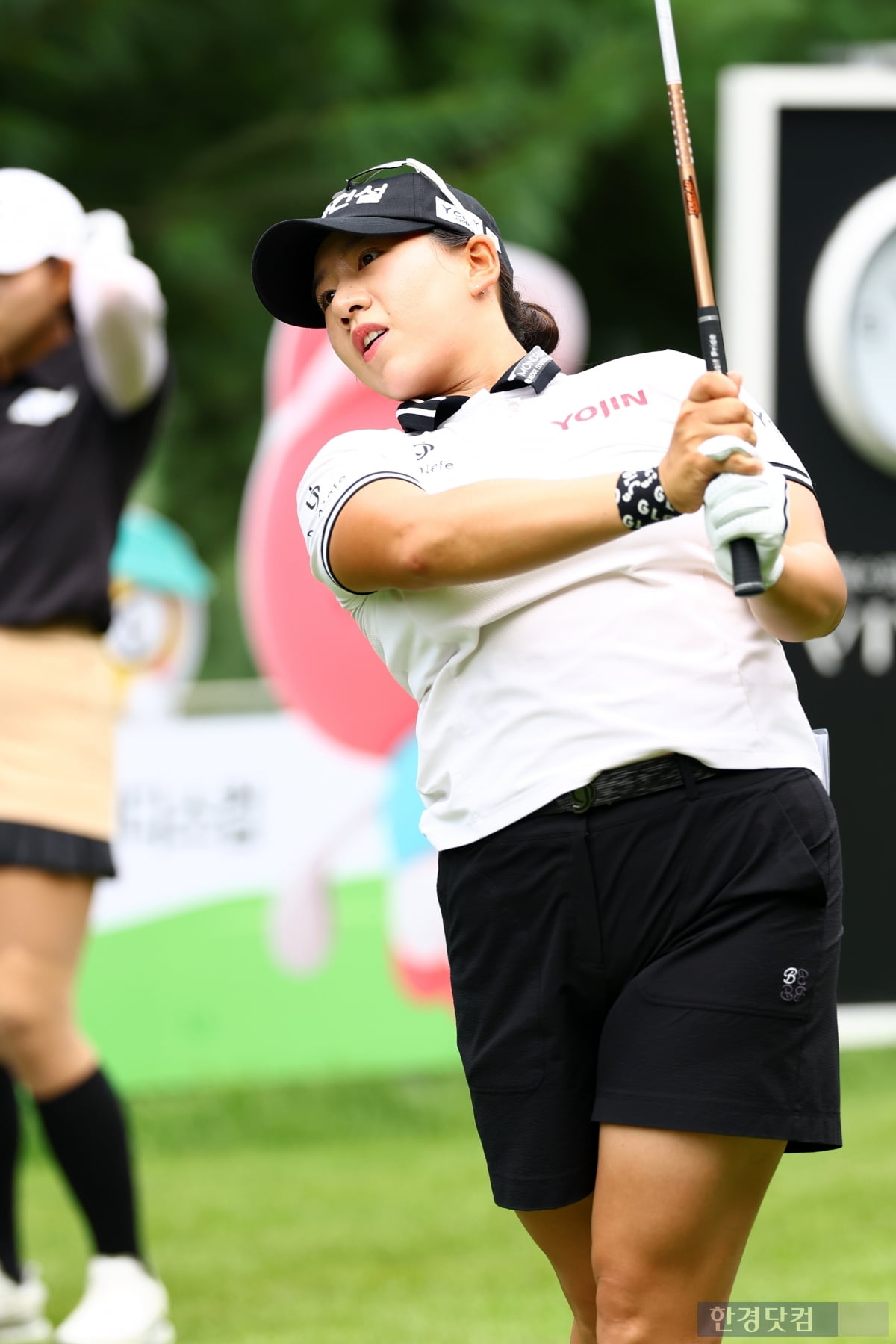 [포토] 홍지원, '리더보드 위로 올라가자' (BC카드·한경 레이디스컵 2025)