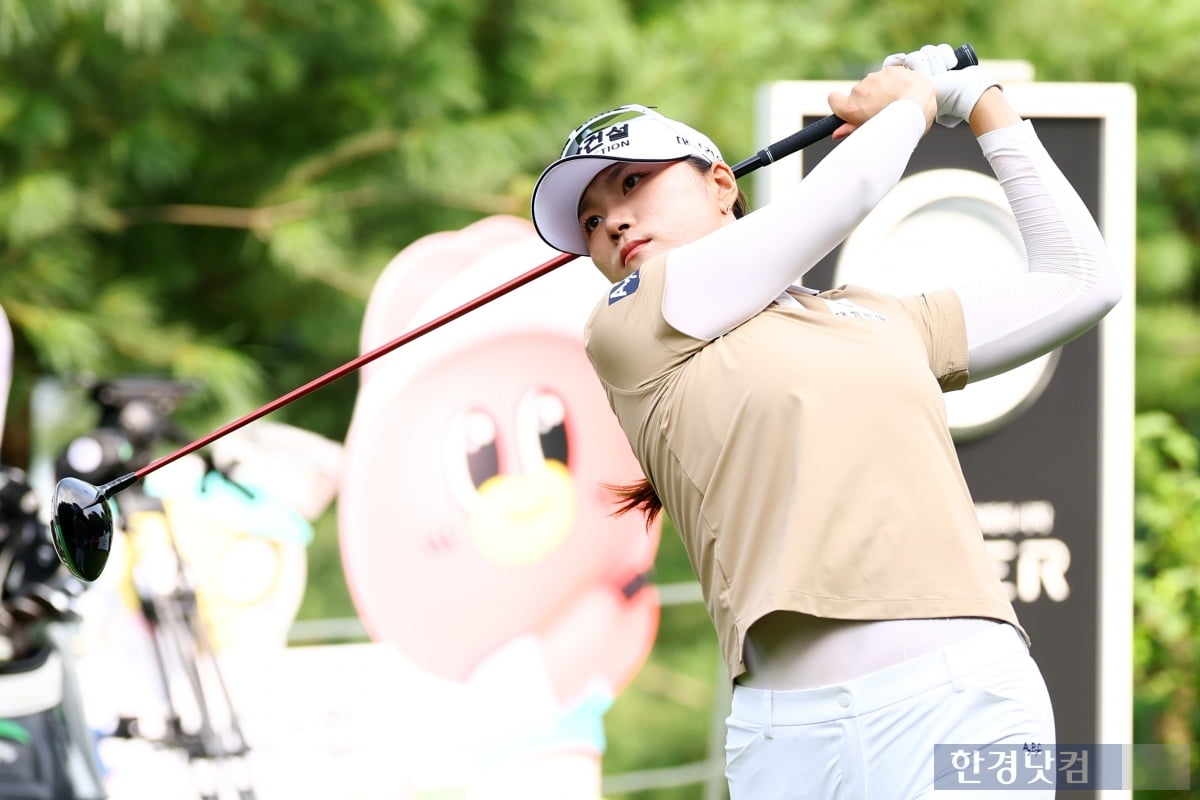 [포토] 김민선7, '샷 하나하나 신중하게~' (BC카드·한경 레이디스컵 2025)