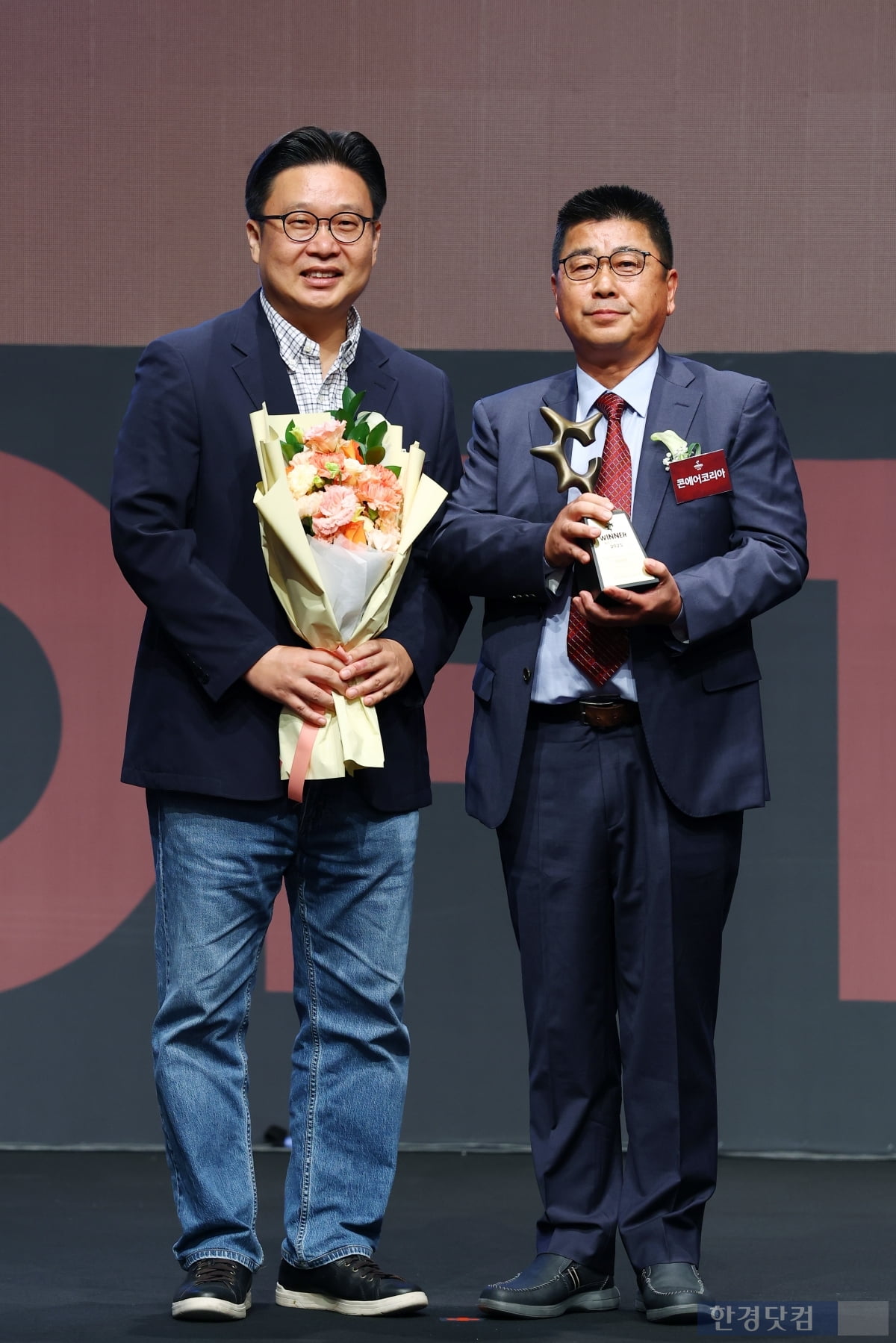 [포토] 쿠진아트, '2025 올해의 브랜드 대상' 에어프라이어 부문 수상
