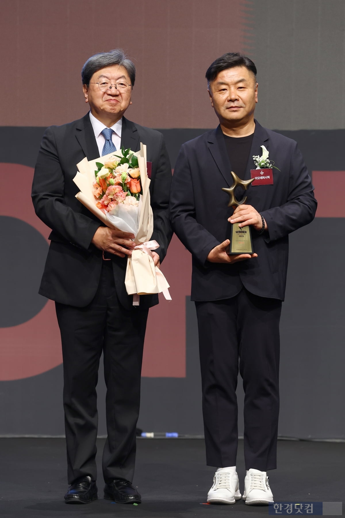 [포토] 에스트라, '2025 올해의 브랜드 대상' 병원화장품 부문 수상