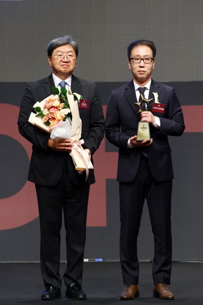[포토] 라비다, '2025 올해의 브랜드 대상' 안티에이징 부문 수상
