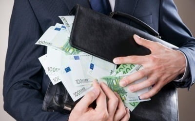 K뷰티 이끈 '월급쟁이' 올 상반기 보수 1·2위