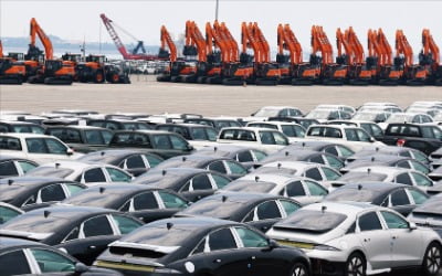 7월 수출 608억달러 '역대 최대'…관세 불안에도 반도체·車·조선이 견인