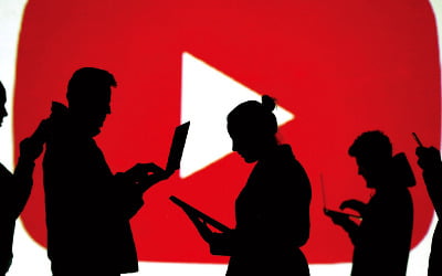"유튜브가 거실 리모컨 장악"…미국 방송사 '발칵' 뒤집혔다