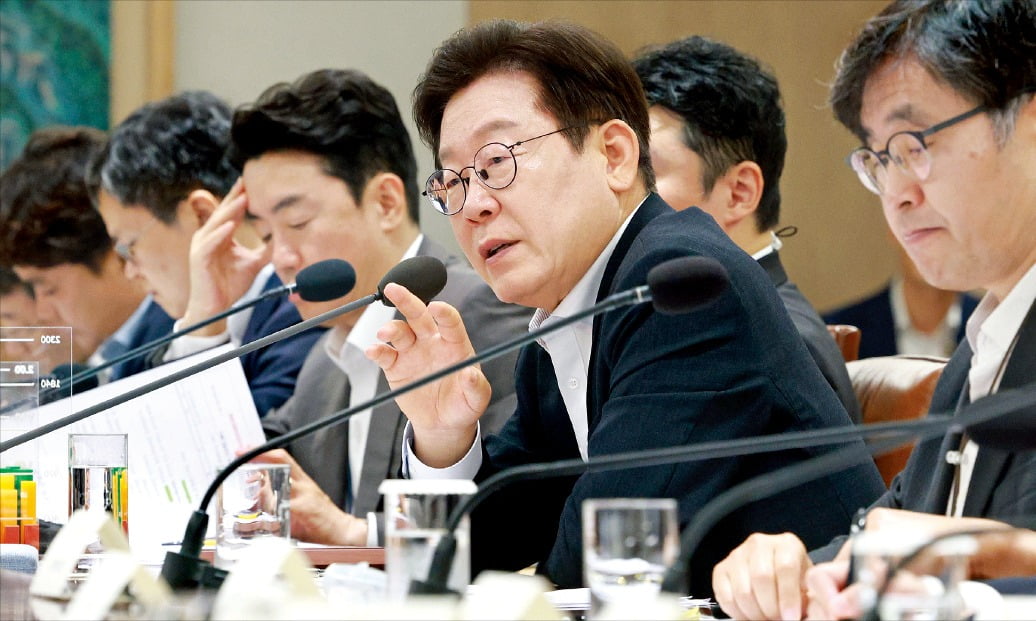 < 나라재정 절약 간담회…李 